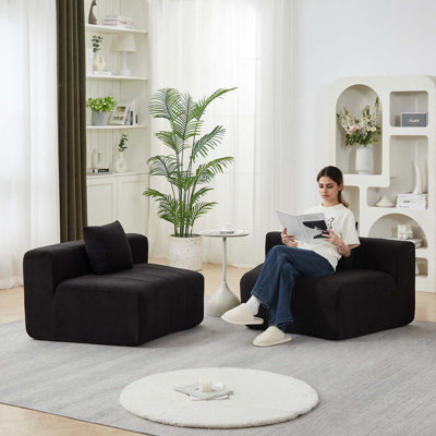 Canapé courbé modulaire en chenille avec coussins pour une utilisation multi-espace