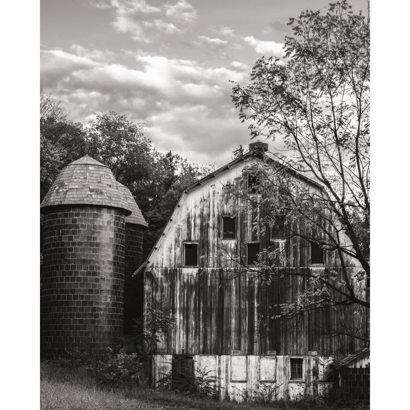 «Black and White Rustic Farm» - Photographie sur toile tendue, H 36 po x l 24 po