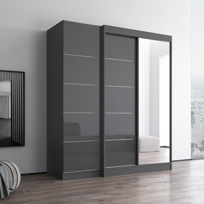 Armoire manufacturée 80,7 po avec tablettes réglables, tringle, finition mate