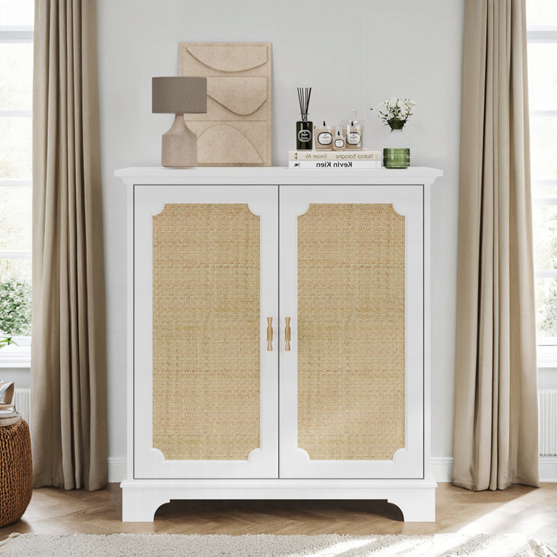 Armoire décorative en rotin avec grand rangement et utilisation multifonctionnelle pour les intérieurs de style bohémien