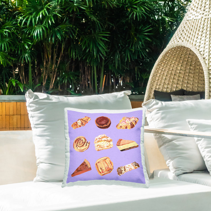 Coussin d'extérieur à motif de délicieuses pâtisseries sur fond mauve par Melissa Wang