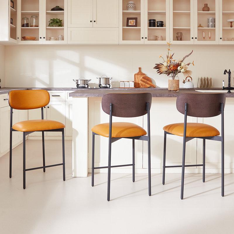 Ensemble de tabourets de bar modernes de 2 tabourets de comptoir rembourrés en similicuir de 24 pouces avec dossier incurvé et pieds en métal noir, chaises de bar à dossier en grain de bois pour îlot de cuisine