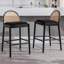 Tabourets de bar modernes avec tabourets de bar rembourrés avec dossier en rotin et pieds en bois-319298044-319297922