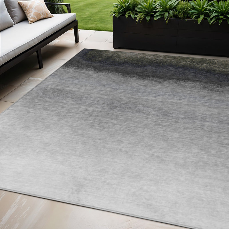 Tapis intérieur / extérieur ombré argenté et noir 5 pi x 8 pi