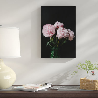 « pivoines on black ii », reproduction de photo sur toile