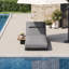 Chaise longue d'extérieur en bois avec chaise longue et coussin de piscine avec coussin et table d'appoint en teck intégrée-1091862663-1079558862