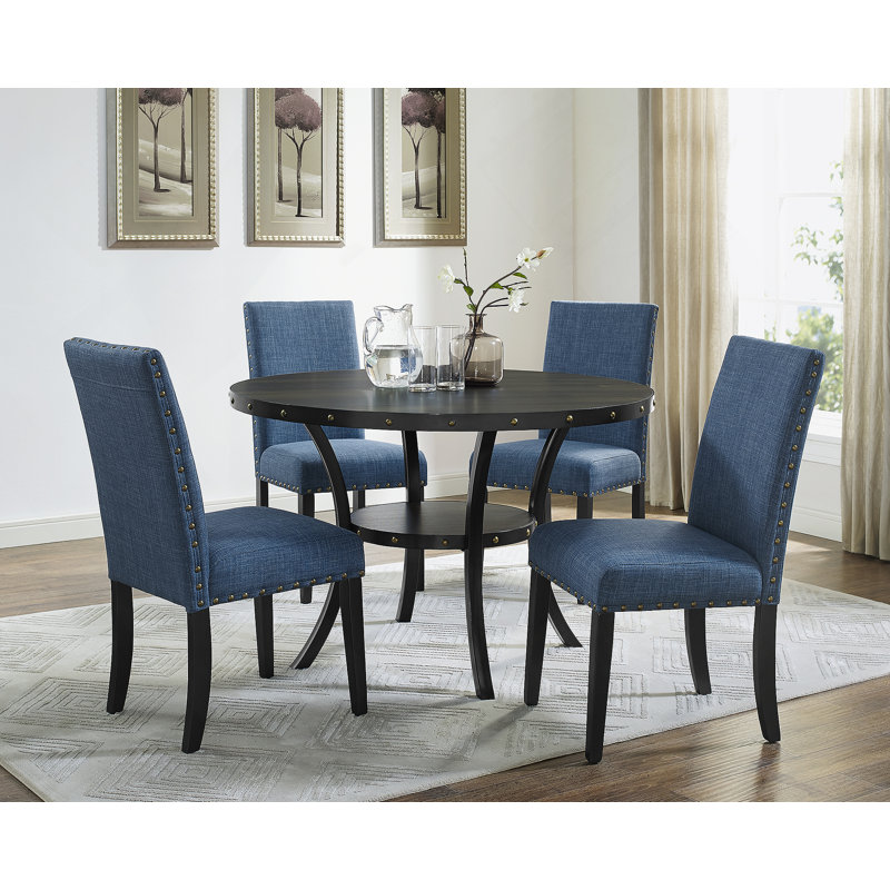 Ensemble de salle à manger élégant en bois espresso avec chaises cloutées confortables, pour créer une atmosphère de salle à manger confortable et harmonieuse