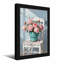 Plantes et fleurs roses roses dans un seau bleu sur une chaise blanche-410526367-410526364-410526363