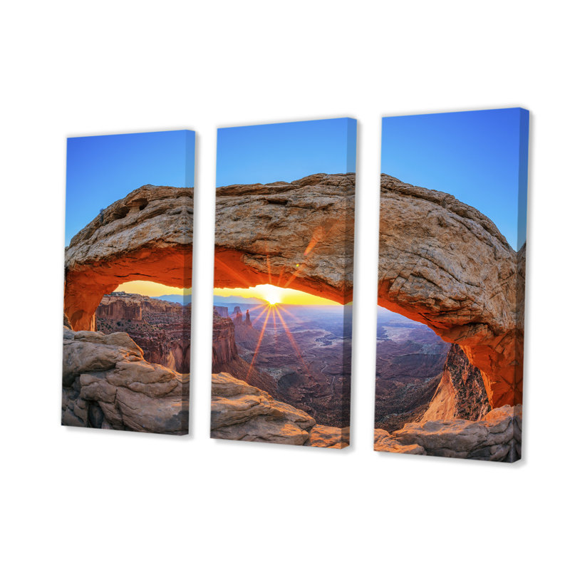 «Sunrise Mesa Arch Canyon In Utah», reproduction sur toile 3 pièces, H 32 po x l 48 po x P 1 po