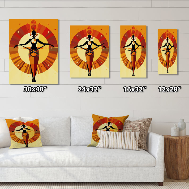 Horloge murale tribale déesse en orange et rouge IV - femme afro-américaine surdimensionnée, H 32 po x l 24 po x P 1 po