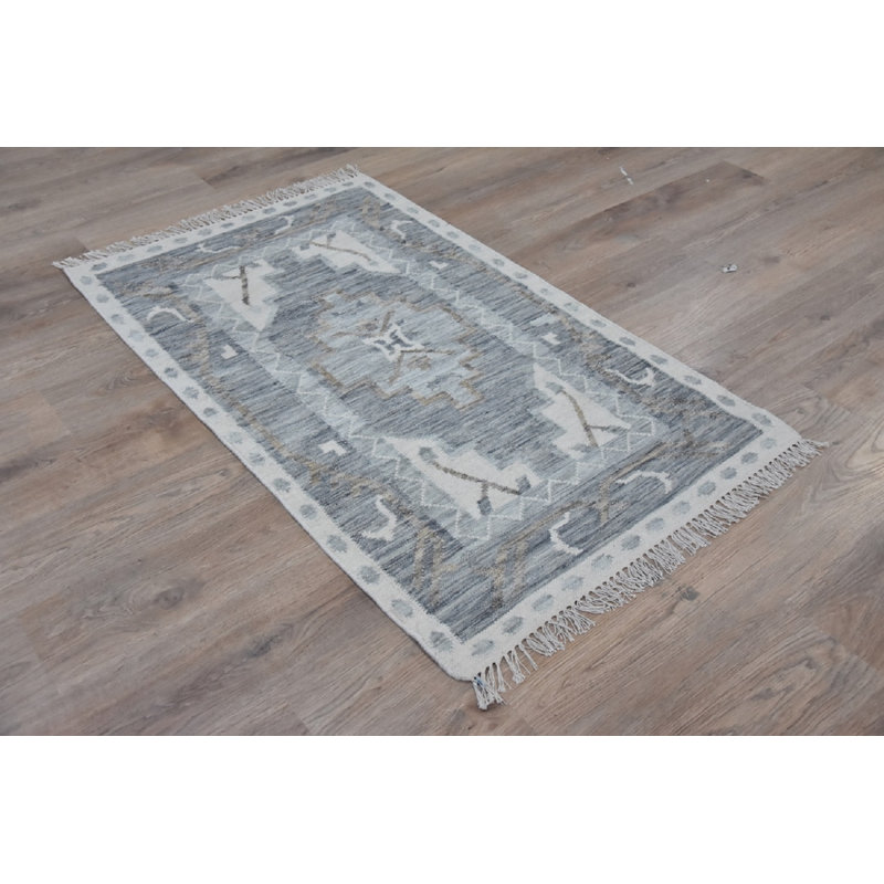 Kristine Oriental Indoor Rug, Rectangle 3' x 5'