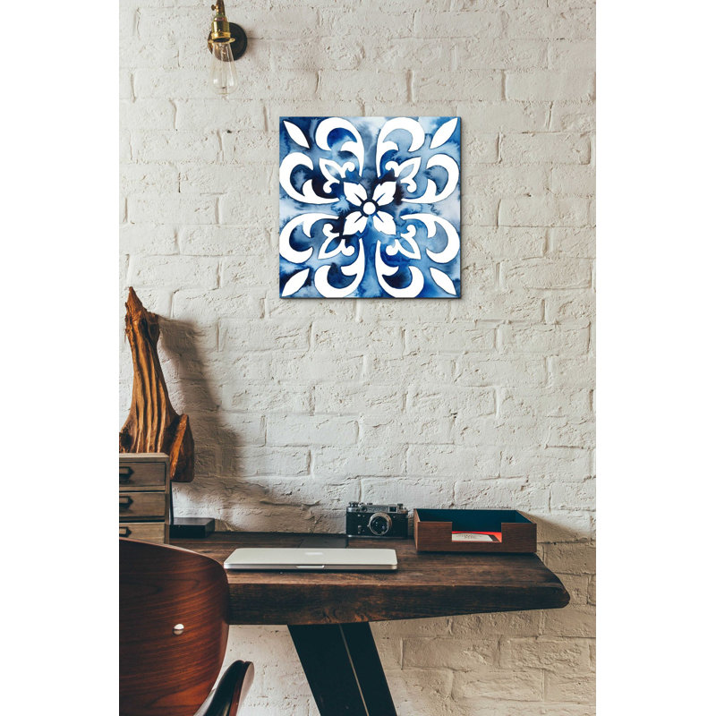 «Cobalt Tile II» par Grace Popp, art mural en verre acrylique, H 12 po x l 12 po x P 0,13 po