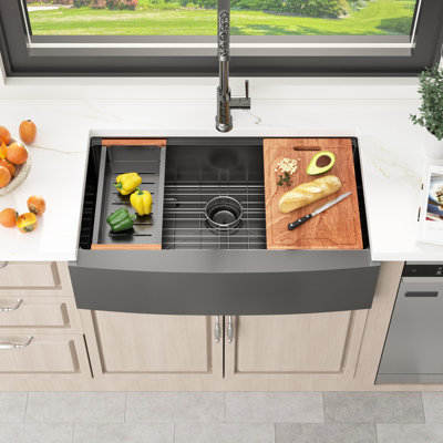 Évier de cuisine 36 po à tablier simple en acier inoxydable avec station de travail