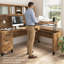 Bureau en L 72 po Paelynn avec huche, hauteur réglable, rangement, bois moderne, noyer frais-725684502
