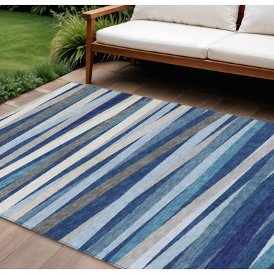 Tapis extérieur lavable rayé bleu marine 10 pi x 14 pi