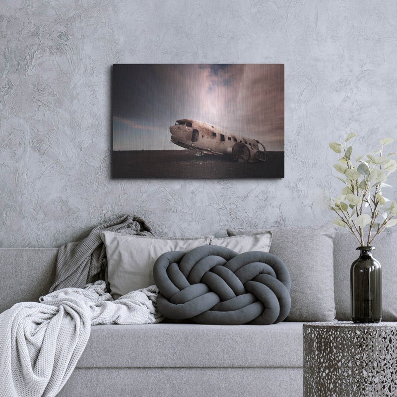 «Island Plane Wreck» par Nina Paponcek, H 24 po x l 36 po