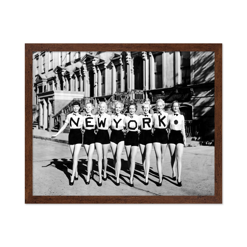 Filles de New York, H 11 po x l 14 po, Affiche, Encadrement brun