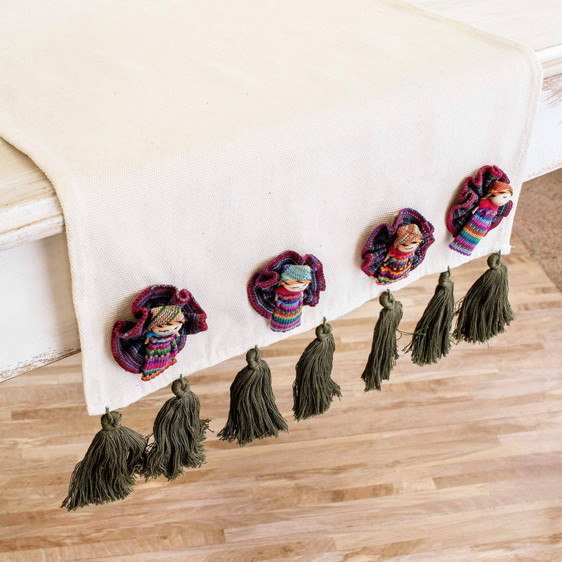 IxmucanÃ©'s Table And Cotton Table Runner