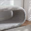 Banc rembourré en chenille avec tablette inférieure-318149086
