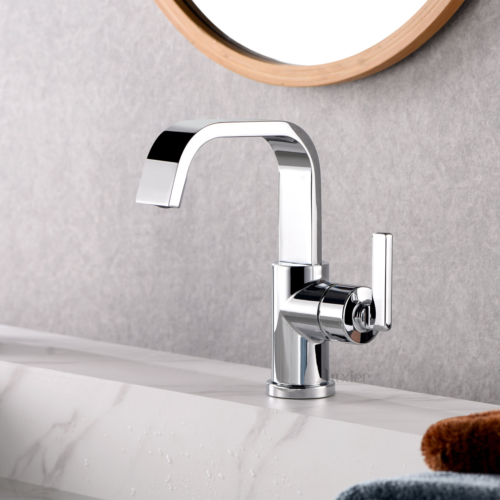 Single-Hole Bathroom Faucet with Drain, Chrome