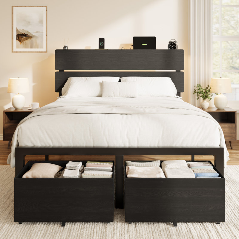 Structure de lit en métal à DEL avec 2 tiroirs et tablette de rangement, tête de lit en bois, ports de chargement USB et Type-C