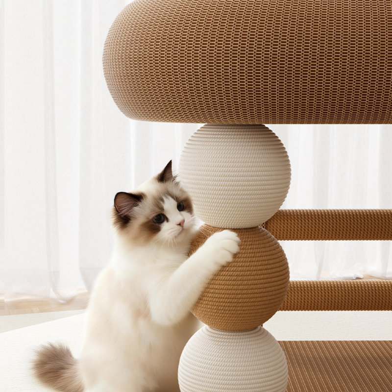 Grand arbre à chat surélevé en sisal avec balles à griffer et échelle, tour à chat multifonctionnel pour chats d'intérieur