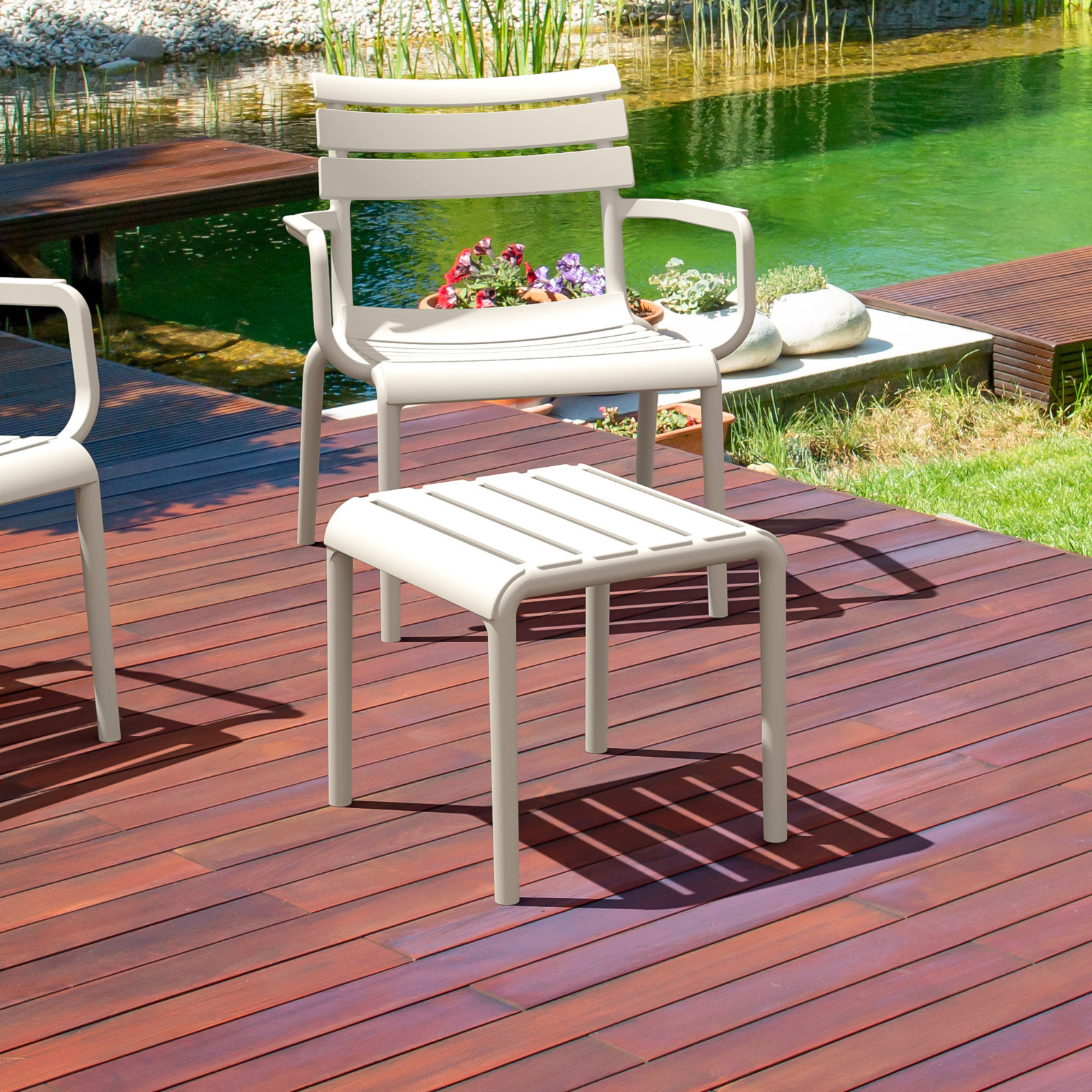 Ruta 16 " Patio Side Table, White