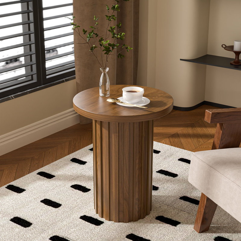 Table de bout ronde avec piédestal cannelé, table d'appoint avec base à colonnes, Noyer