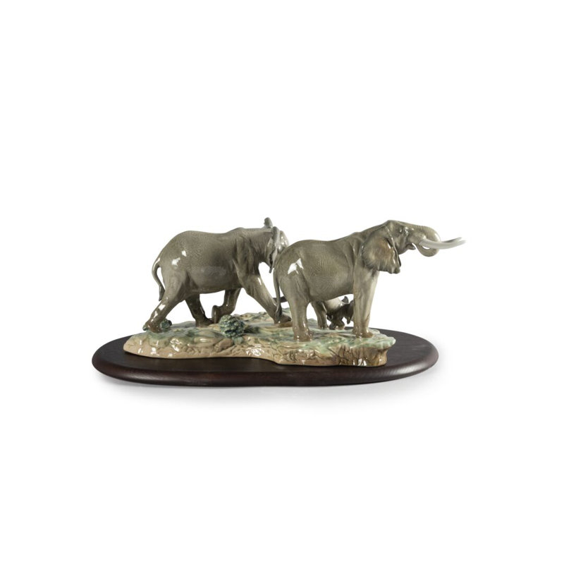 Figurine « a butée along the way elephants »