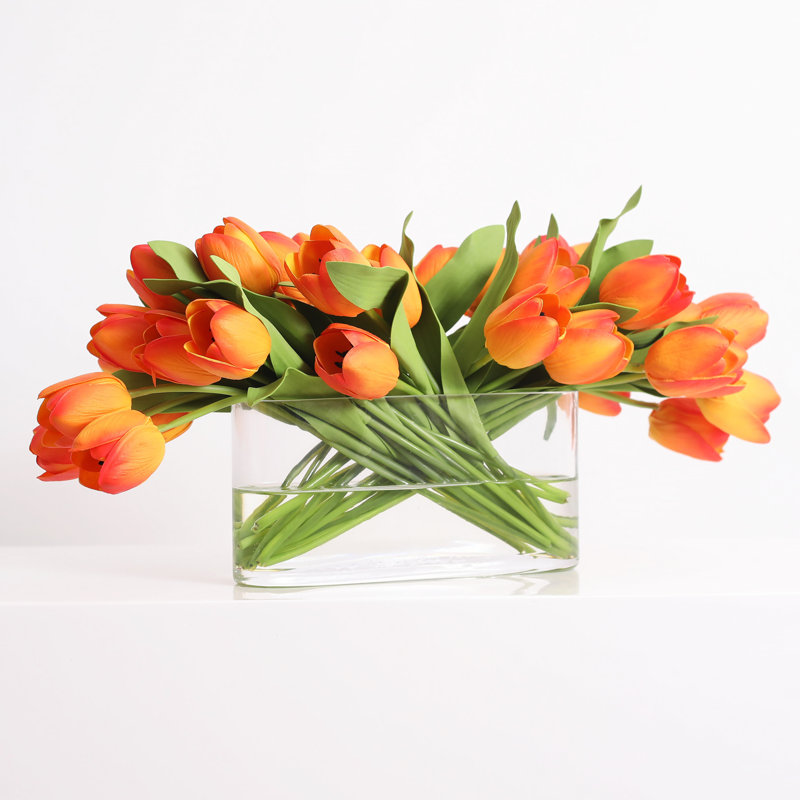 Arrangement floral de tulipes dans un vase, Orange