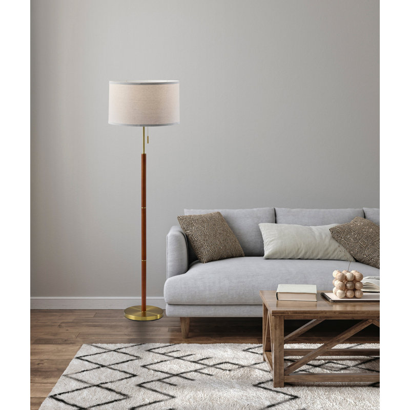 Lampe sur pied traditionnelle en laiton et noyer 58 po Adaire