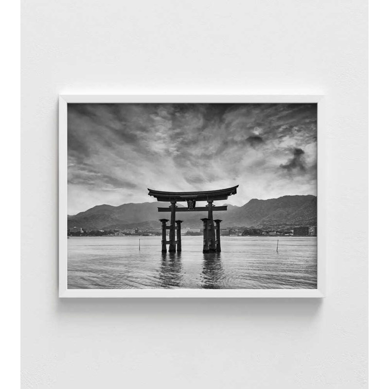 Torii Reflections - Photographie noir et blanc du Japon, H 5 po x l 7 po, Impression encadrée sans passe-partout, Blanc