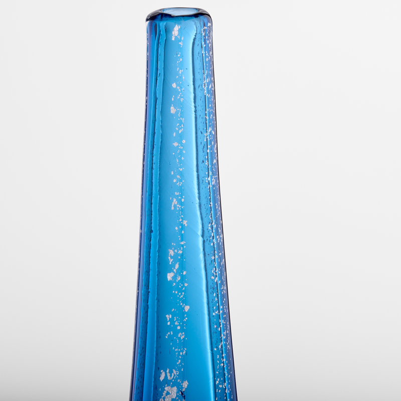 Vase Vero | Bleu | Métallique, H 21,75 po x l 7,75 po x P 7,75 po