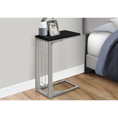 La table d'appoint en noir et gris convient à divers espaces de vie pour un côté élégant avec des espaces de cadre en métal gris