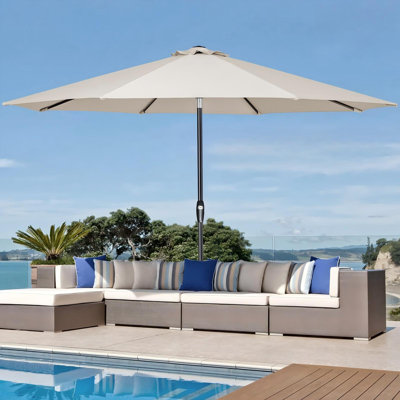 Parasol de 3,35 m (11 pi) avec inclinaison automatique, 8 baleines robustes et mât en aluminium.