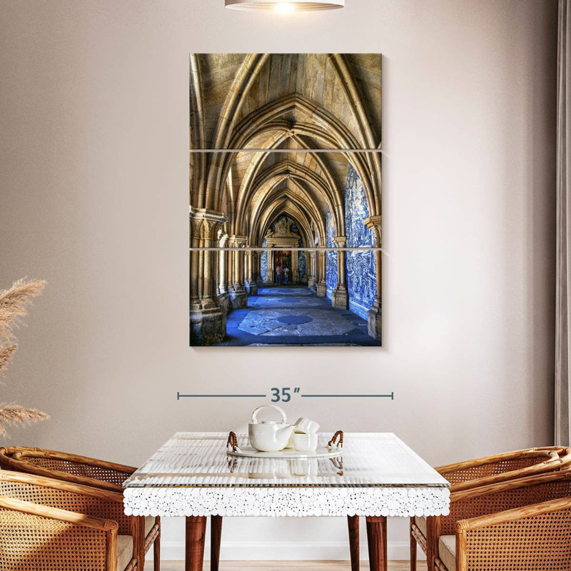 Cloître de la cathédrale Adella, H 50 po x l 32 po