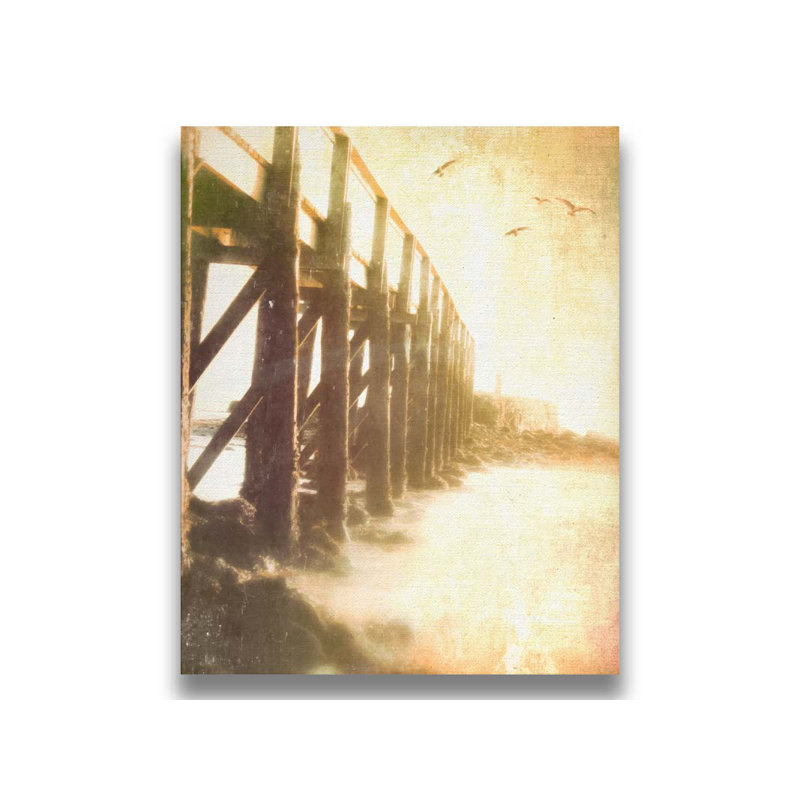 Le long de la jetée par Hal Halli. Estampe numérique, H 32,5 po x l 40,5 po, Reproduction encadrée sans passe-partout, Brun