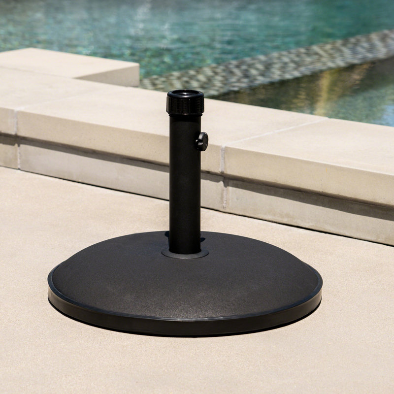 Support à parapluie en béton et en acier lourd - 55 lb, noir, s'adapte aux parapluies jusqu'à 12 pi, dispositif de serrage pour la stabilité, 19,70 po L x P 3,54 H noir et support 59,48 bouton sécurisé, 19,76 14,96