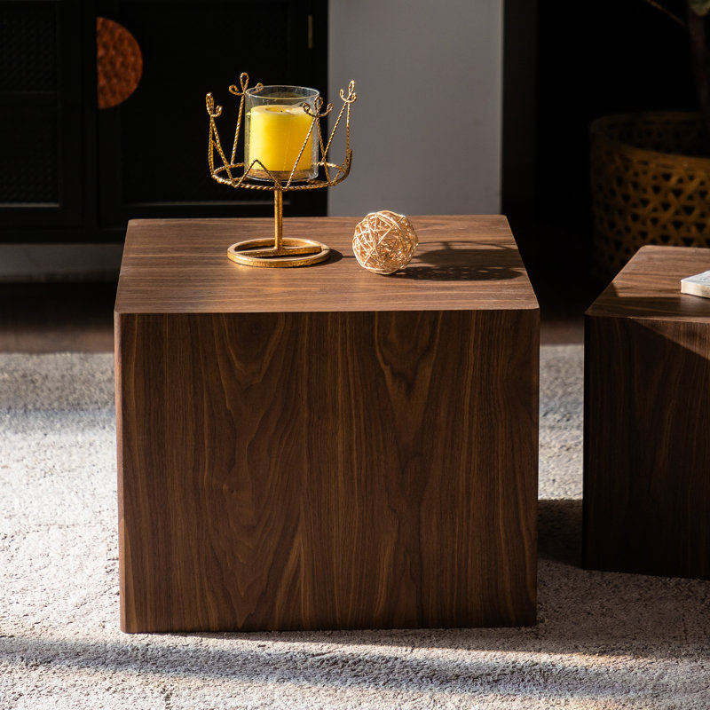 2 tables basses gigognes cubiques modernes en noyer, design grain de bois, gain de place, idéales pour les appartements, avec autocollant, parfaites pour les petits espaces