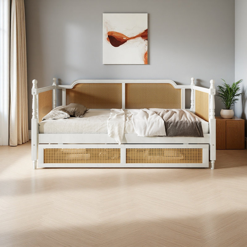 Lit de jour simple en rotin de style traditionnel pour un espace limité, chambre d'amis, aucun sommier nécessaire