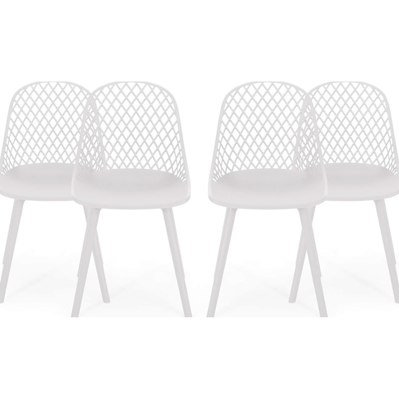 Ensemble de 4 chaises de jardin Lily Chairs, en polypropylène blanc résistant aux intempéries, profondeur 45,7 cm, largeur 54,6 cm, hauteur 84,3 cm, poids 4,4 kg, structure stable et design confortable. Siège en polypropylène pour un confort moderne.