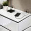 Table de chevet contemporaine avec finition ultrabrillante, détails métalliques et port USB pour les chambres à coucher modernes