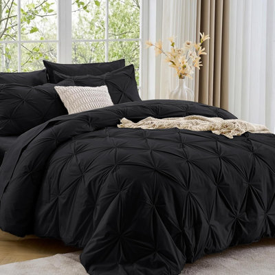 7-Piece Queen Pintuck All Season Bed in a Bag Bedding Set