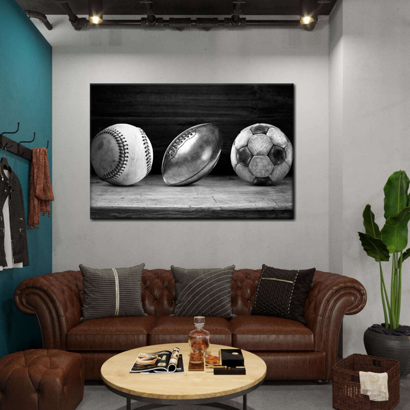 «Sport Balls» monochrome sur toile, H 16 po x l 24 po x P 1,25 po