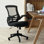 Chaise de bureau ergonomique pivotante à dossier mi-haut en filet avec accoudoirs rabattables Jayetta