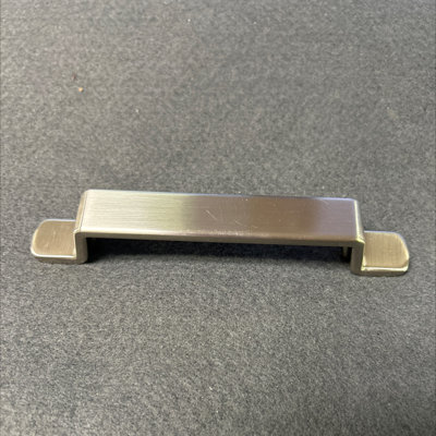 Poignée uniforme 3-3 / 4 "nickel satiné