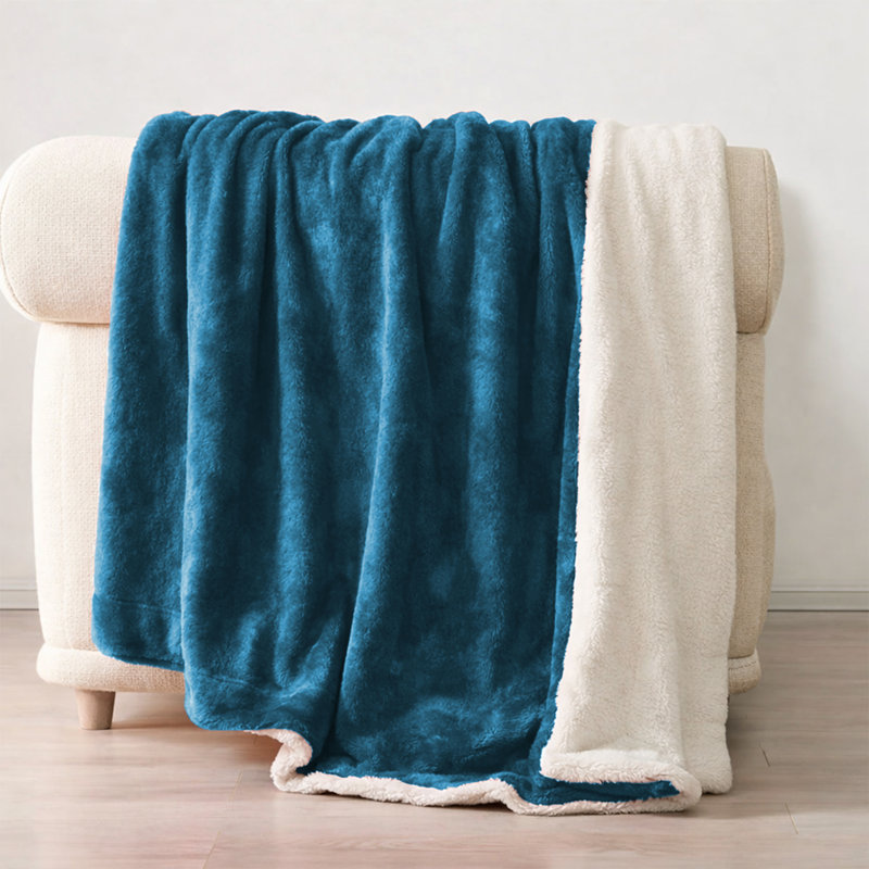 Couverture réversible en sherpa et en fausse fourrure, L 60 po x l 50 po, Sarcelle