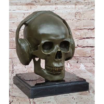 Sculpture crâne avec écouteurs en bronze - art musical gothique moderne
