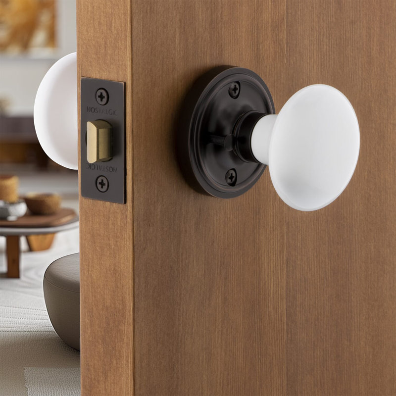 Rosette classique avec bouton de porte en porcelaine blanche, Bronze intemporel, 2 3/4 po