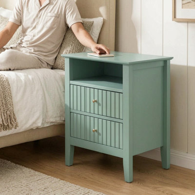 Table de chevet cannelée verte de 45,7 cm (18 po) avec 2 tiroirs - Table de chevet moderne pour chambre et salon